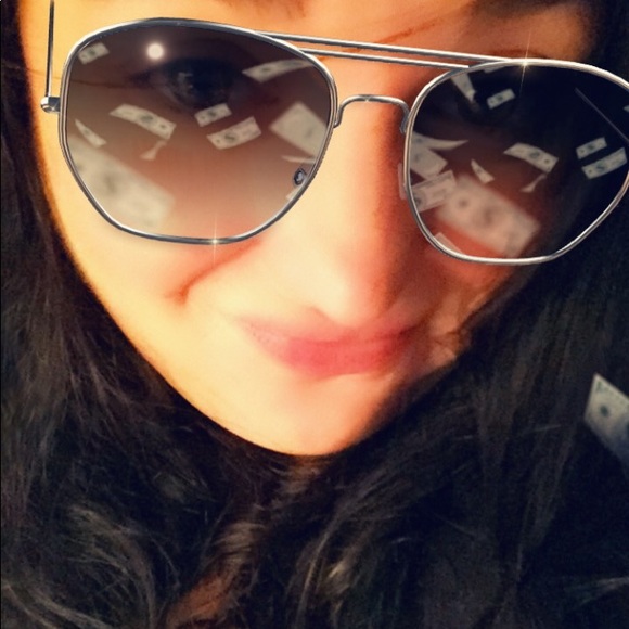 Meet your Posher, Jennifer - Picture 1 of 1